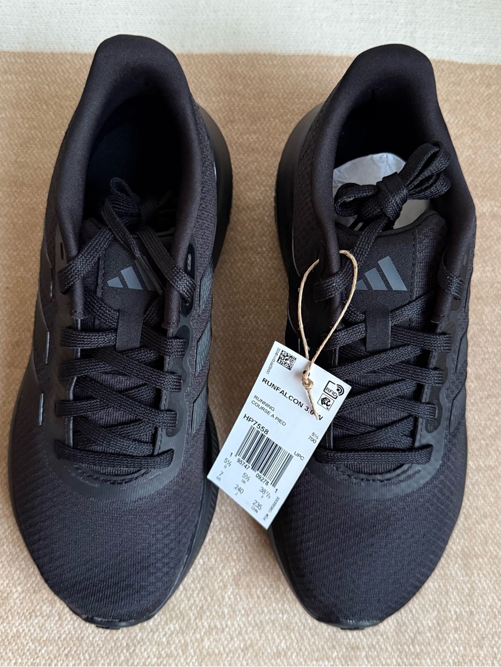 Adidas RUNFALCON 5 RUNNING SHOES
Black Size 7 New